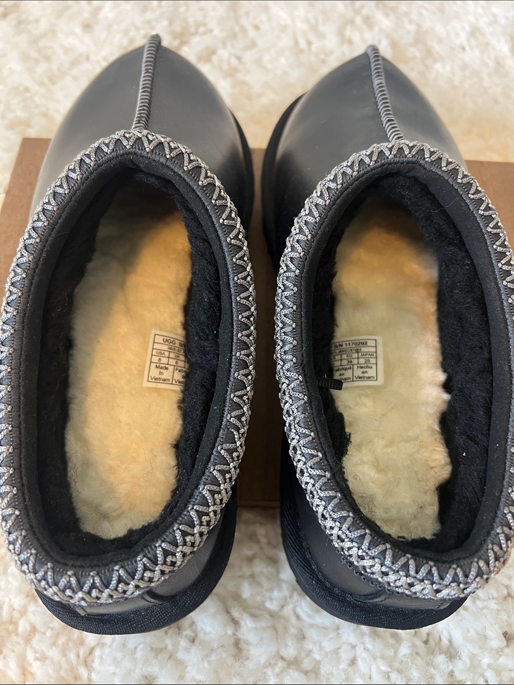 UGG TASMAN LEATHER REGEN BLACK size 8 women’s New - Picture 4 of 5
